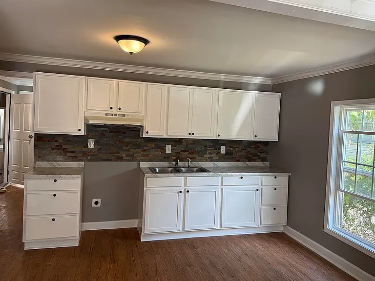 304 Harrell St — Photo 2