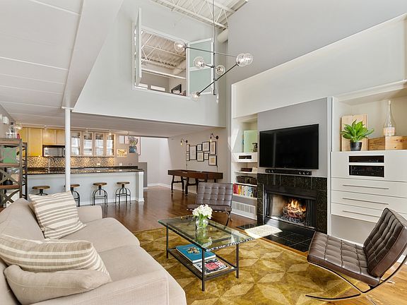 5th image of 1300 W Altgeld St #134