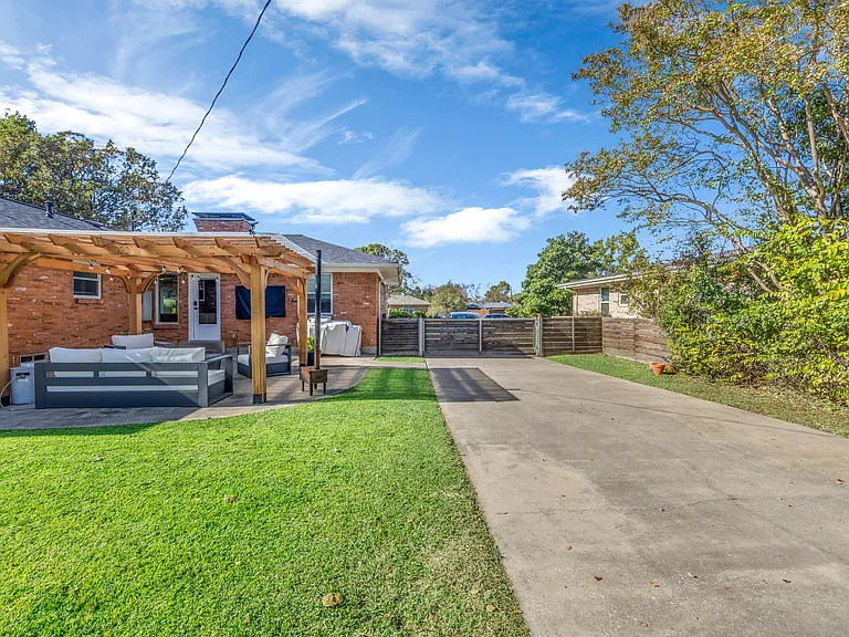 403 S Lois Ln — Photo 37
