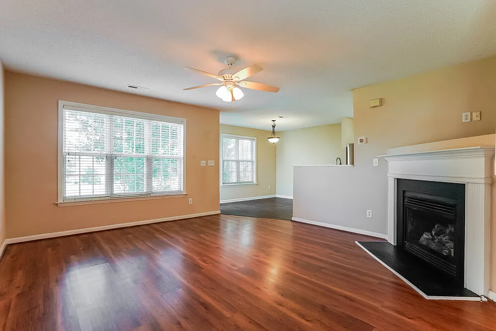 3 bed, 2.5 bath, 1446 sqft, $1,725 — Photo 4