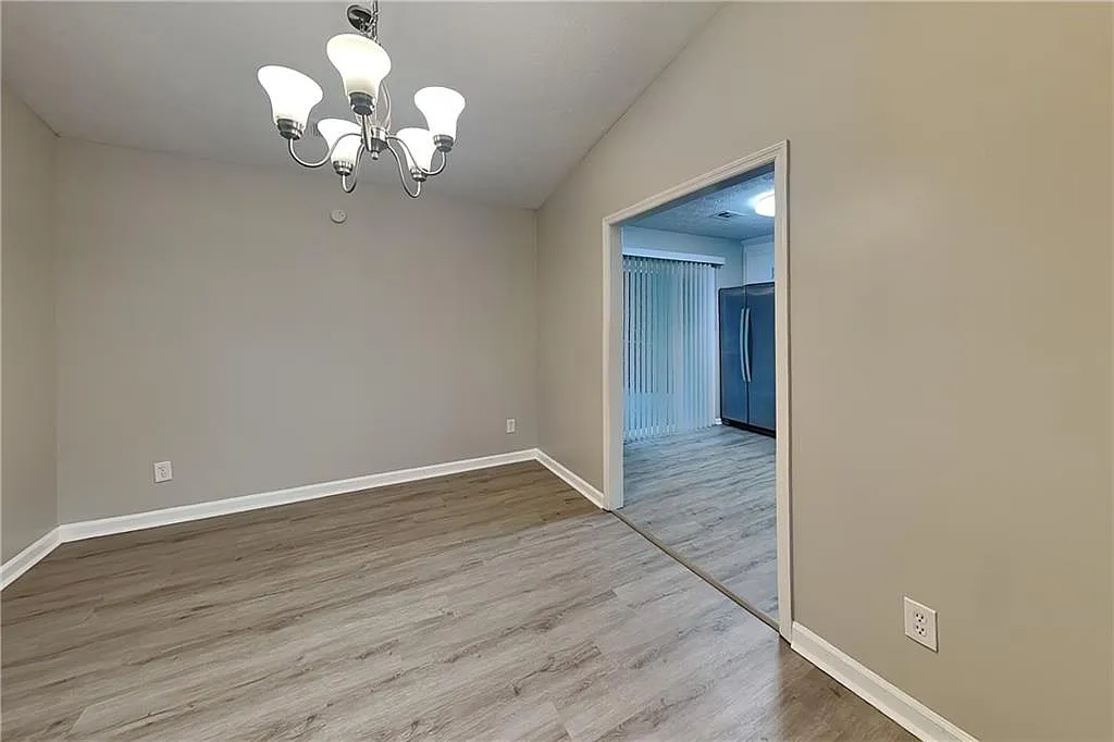 3 bed, 2.0 bath, 2010 sqft, $2,340 — Photo 4