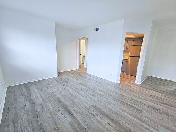 3rd image of 1534 SE 15th St #7