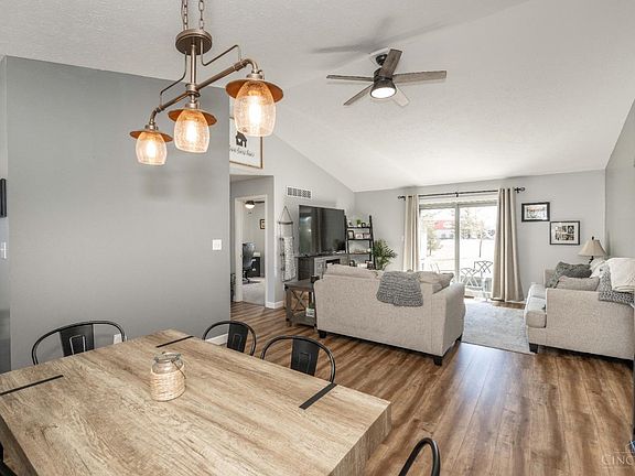 4th image of 729 E Arielle Ct