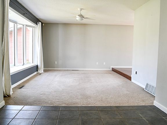 5th image of 2529 10th Ave NW