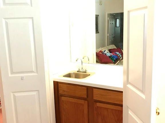 4th image of 901 Wood Hill Dr