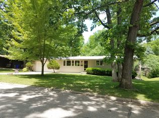4540 Fairlane Dr NE, Cedar Rapids, IA 52402