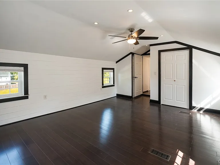 8403 Gaskin Rd — Photo 30