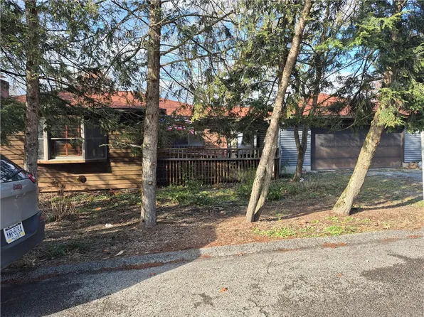 352 3rd St, Smithton, PA 15479