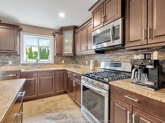 5th image of 2264 Dandurand Ave