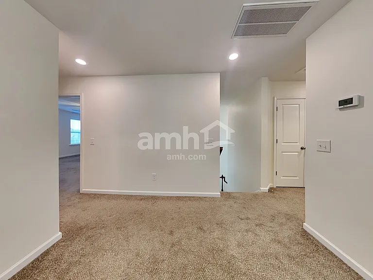 636 Redbud Ln — Photo 19