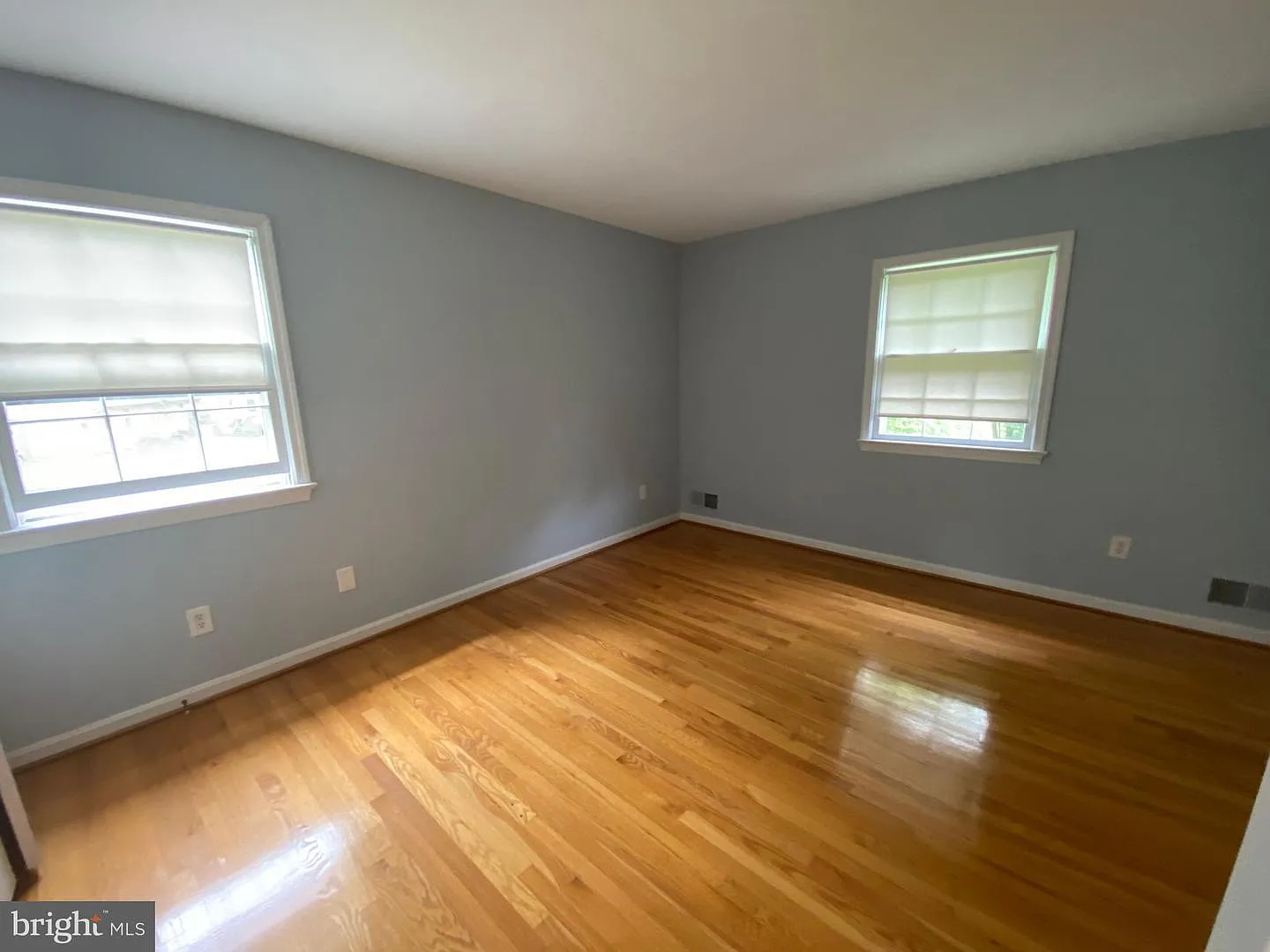 5 bed, 3233 sqft, $5,200 — Photo 3