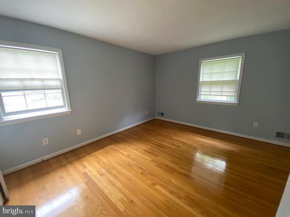 3rd image of 330 River Bend Rd