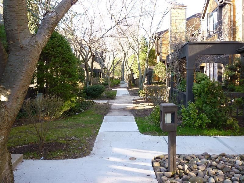 2nd image of 39 Riverbend Dr