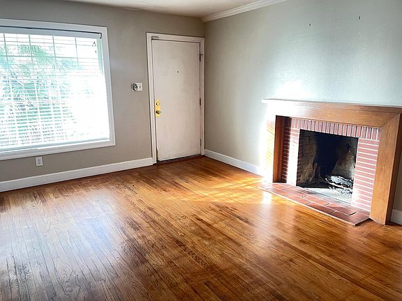 3rd image of 633 Norwich Ct