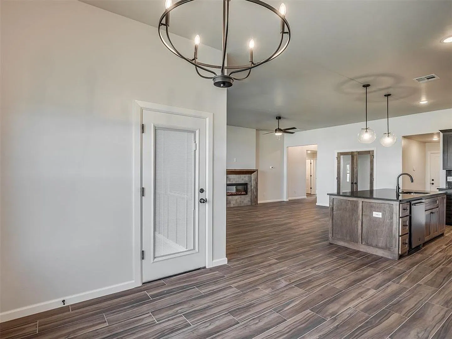 Brand New Home In Mustang! — Photo 4