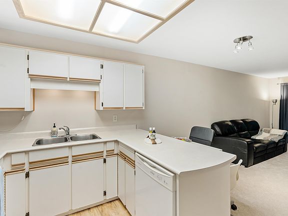 4th image of 450 Bromley St #316