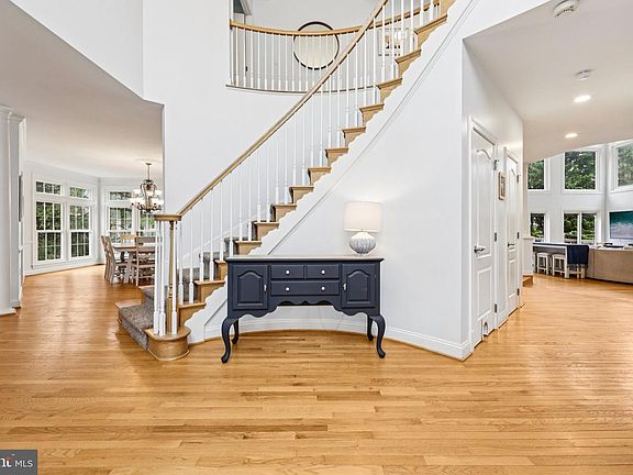 5th image of 7902 Greenebrook Ct
