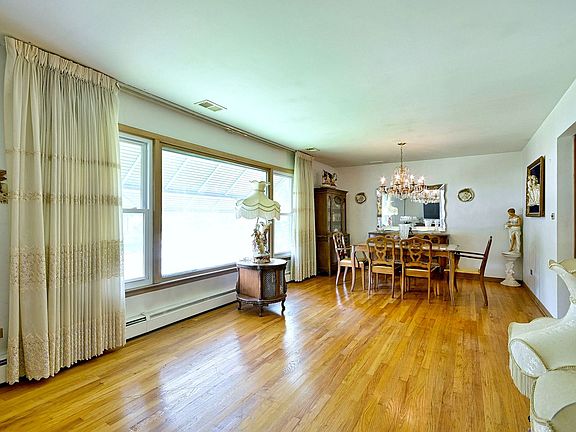 3rd image of 611 N Lincoln Ave