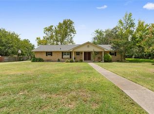 733 S 1st St, Hewitt, TX 76643