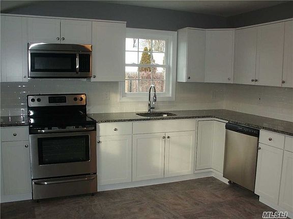 2nd image of 3009 Acorn Ave