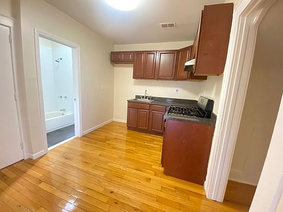 3rd image of 23 Monticello Ave