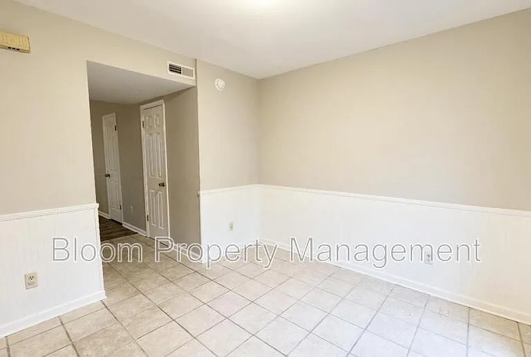 579 Travelers Blvd — Photo 10