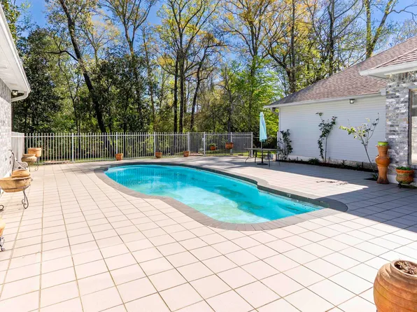 1139 Marc Antony Dr, Baton Rouge, LA 70816