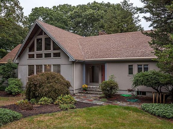 3rd image of 18 Heritage Hill Dr