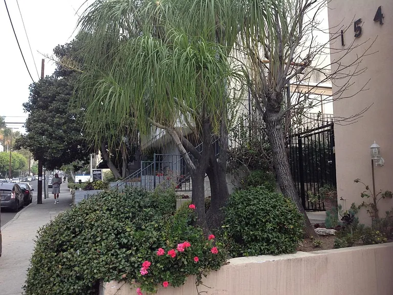 1544 N Fuller Ave #7 — Photo 11