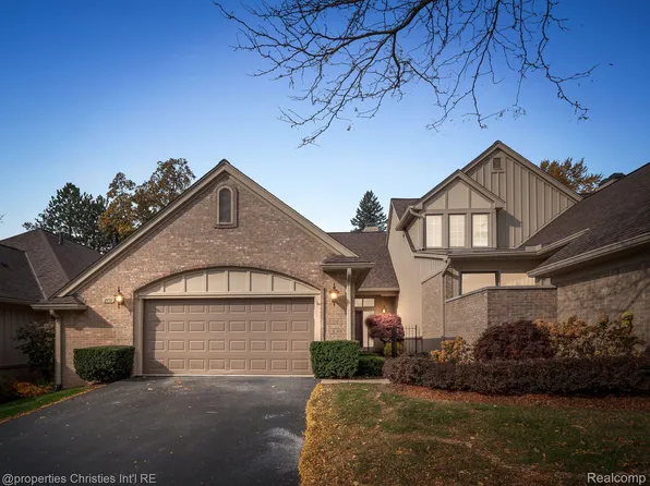 2459 Hickory Glen Dr, Bloomfield Hills, MI 48304