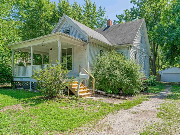 227 Woodlawn Rd, Lincoln, IL 62656