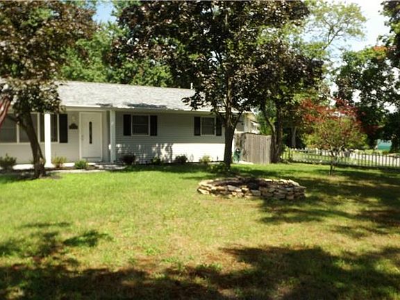 4th image of 611 Fawn Dr