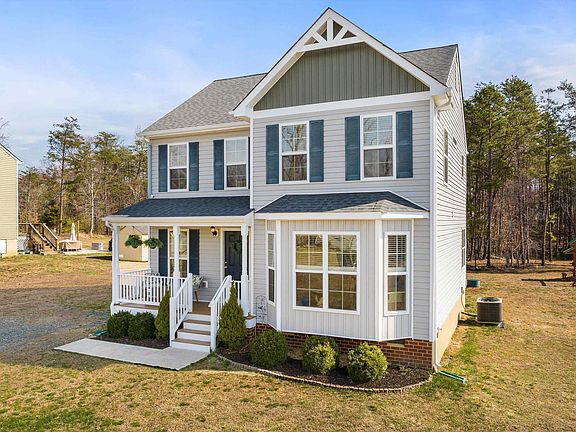 2nd image of 121 Trillium Ln