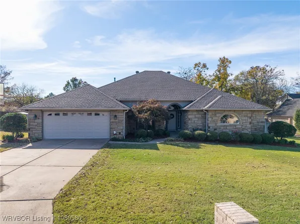 10712 Saint Michael Ct, Fort Smith, AR 72908