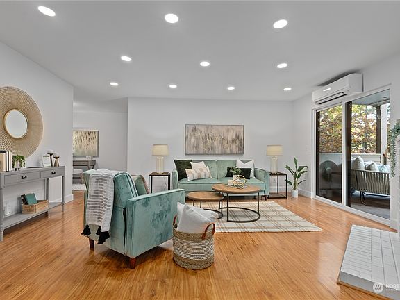 2nd image of 10522 NE 32nd Place #J101