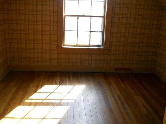 5th image of 519 Maplewood Dr
