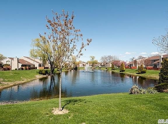 4th image of 60 S Pond Ln