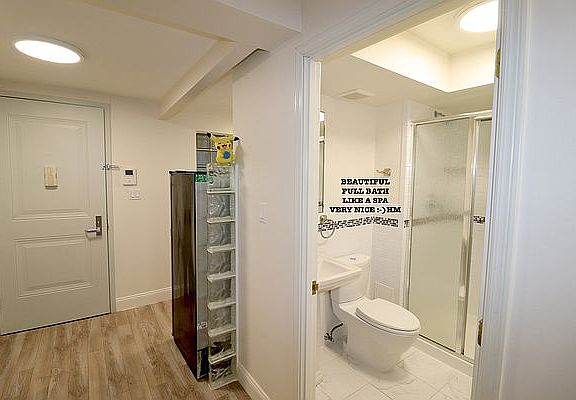 2nd image of 502 W 44th St Unit 2-B