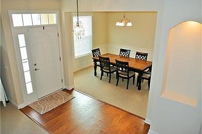 Welcoming foyer full of natural light and open space