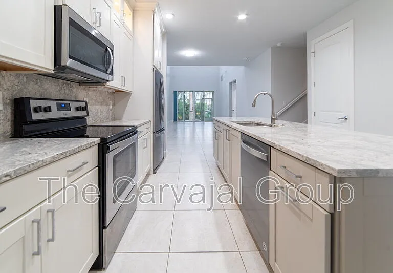 1017 Steven Patrick Ave — Photo 8