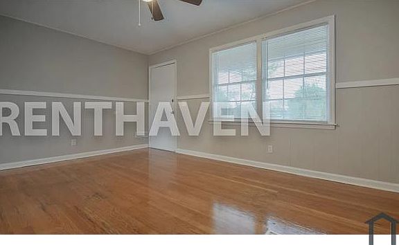 3rd image of 3605 Lee Hills Dr