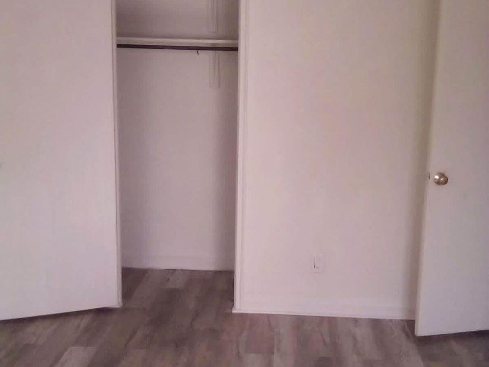 1st image of 7143 Eastlawn Dr APT 1