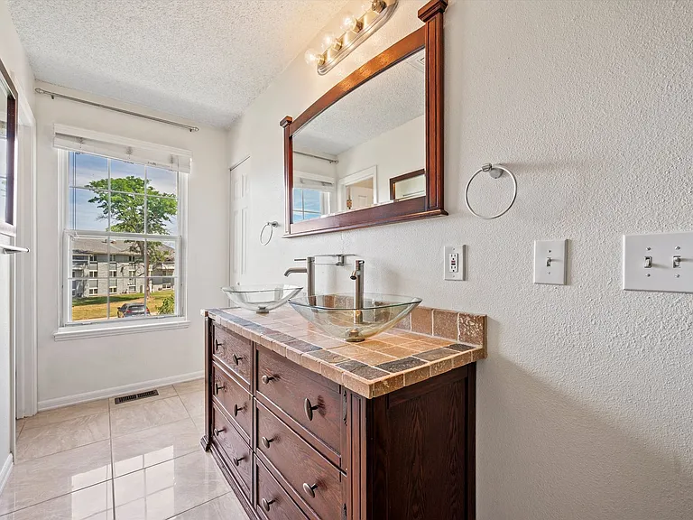 1683 S Blackhawk Way #B — Photo 13