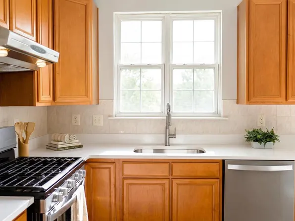 9704 Memphis Pl, Waldorf, MD 20603