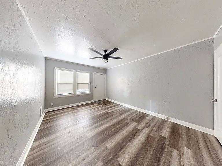 6405 Bancroft Ave — Photo 4