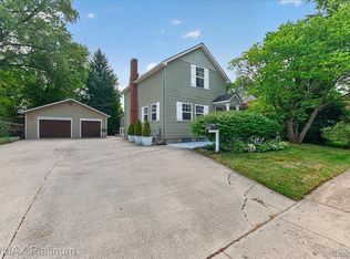 209 S Barnard St, Howell, MI 48843