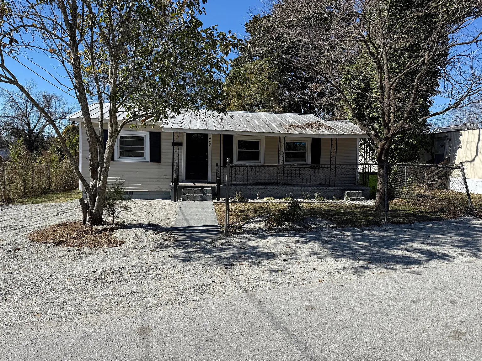 843 Green St — Photo 2