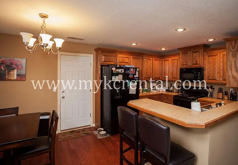 4228 Mission Rd — Photo 3