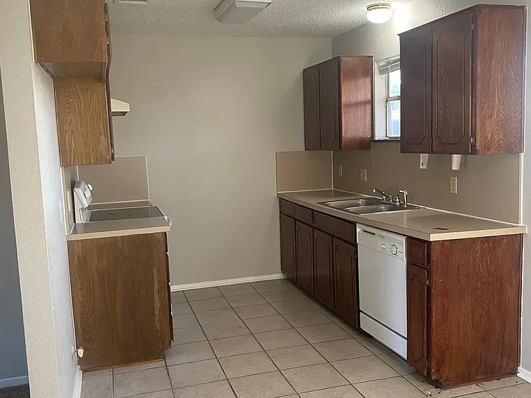 203 Linda St — Photo 4