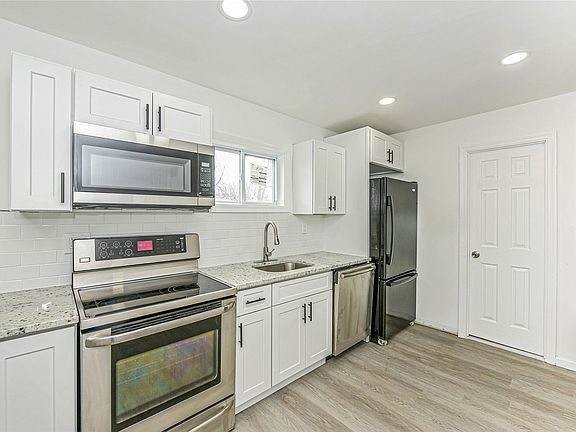 5th image of 94 Bayview Dr